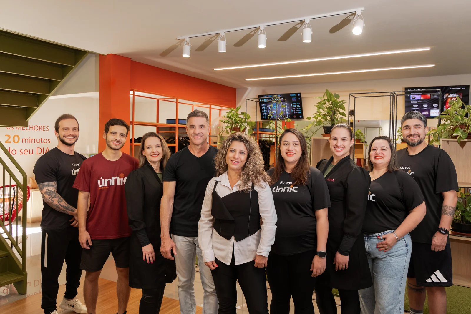 Equipe ÚNNIC reunida na unidade
